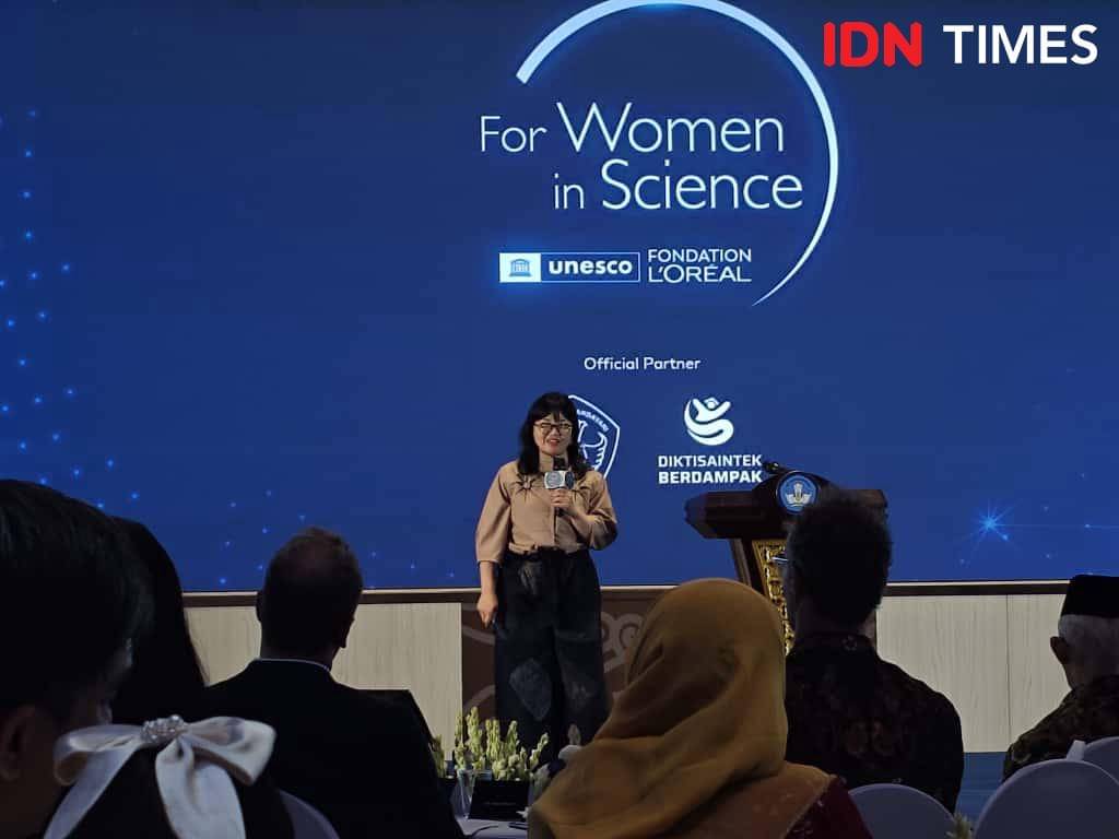 Prof. Stella Christie, Wakil Menteri Pendidikan Tinggi, Sains, dan Teknologi Republik Indonesia di momen L’Oréal–UNESCO For Women in Science National Fellowship 2025 Award Ceremony pada Selasa (12/11/2025) di Ruang Auditorium Graha Diktisaintek, Kementerian Pendidikan Tinggi, Sains, dan Teknologi.