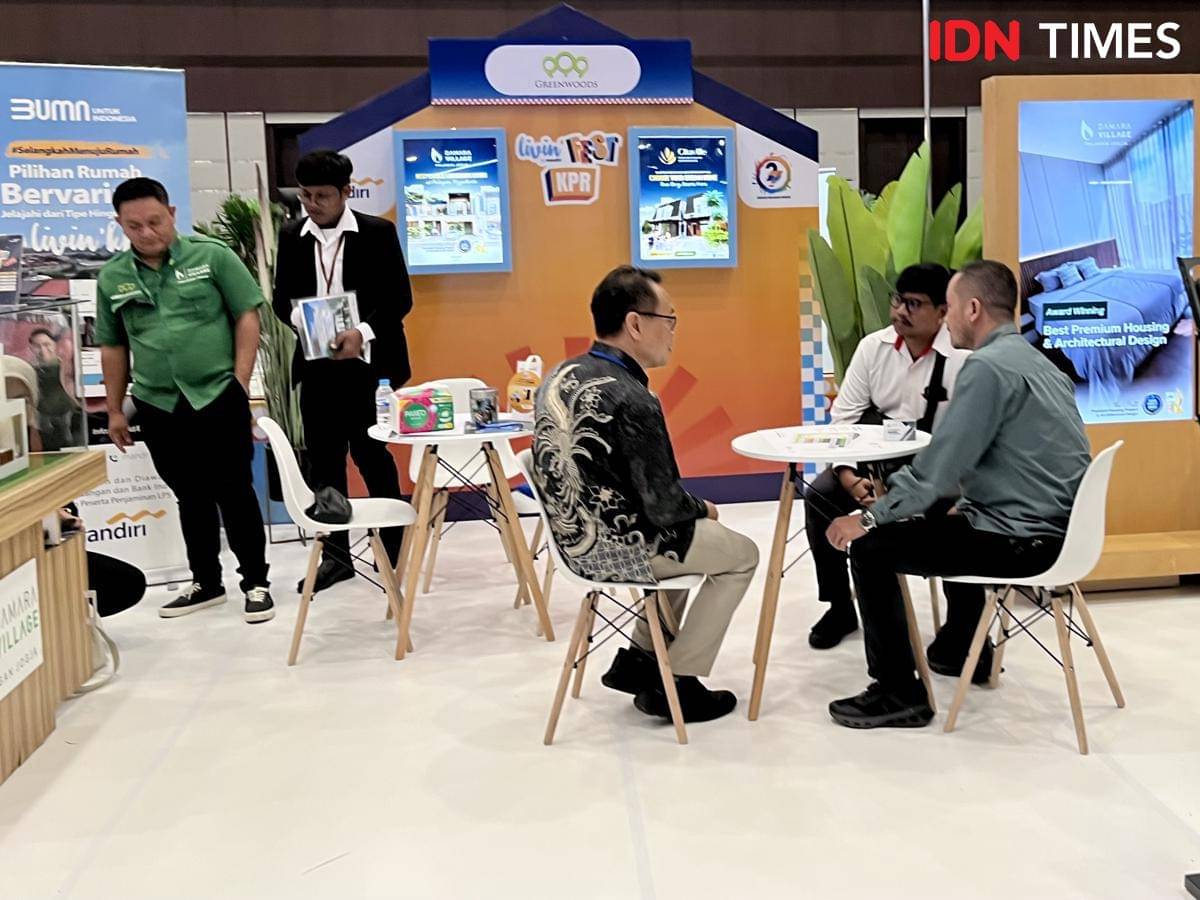 Livin’ Fest 2025 yang diadakan Bank Mandiri di Muladi Dome Universitas Diponegoro (Undip) Semarang, Kamis (13/11/2025). (IDN Times/Dhana Kencana)