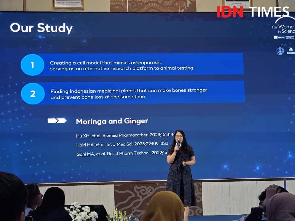 Dr. Maria Apriliani Gani di momen L’Oréal–UNESCO For Women in Science National Fellowship 2025 Award Ceremony pada Selasa (12/11/2025) di Ruang Auditorium Graha Diktisaintek, Kementerian Pendidikan Tinggi, Sains, dan Teknologi.