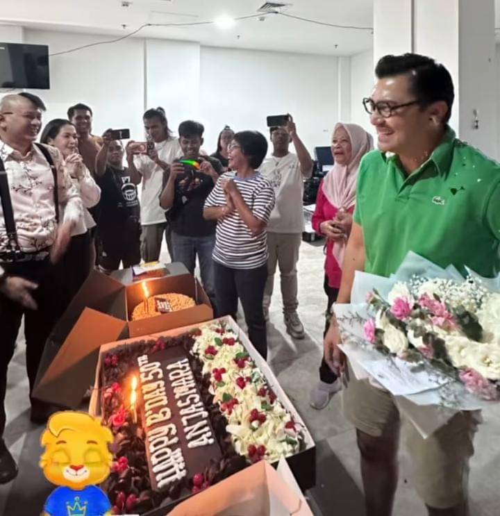 kejutan ultah ke-50 Anjasmara di lokasi syuting
