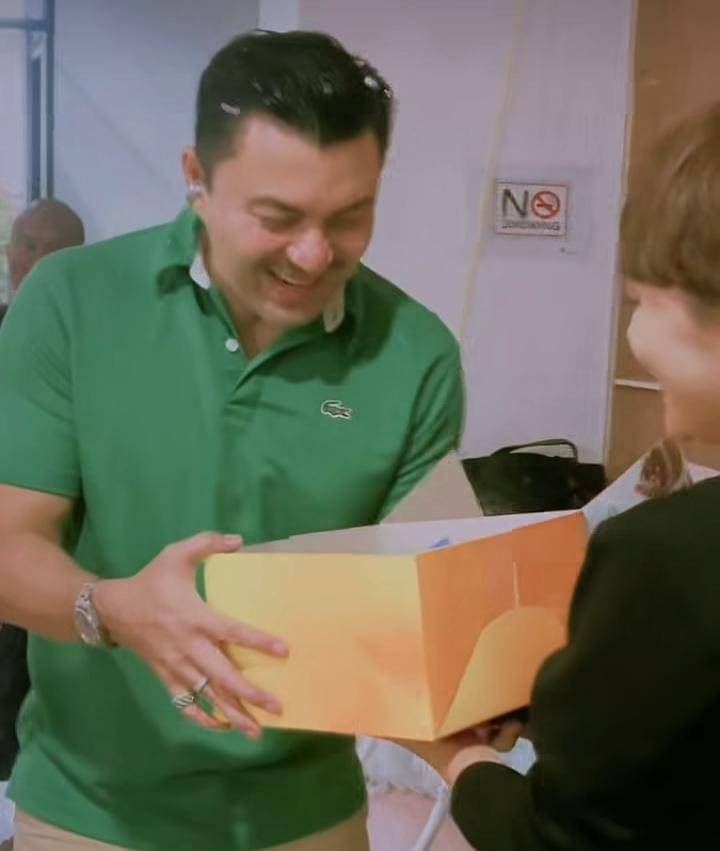 kejutan ultah ke-50 Anjasmara di lokasi syuting