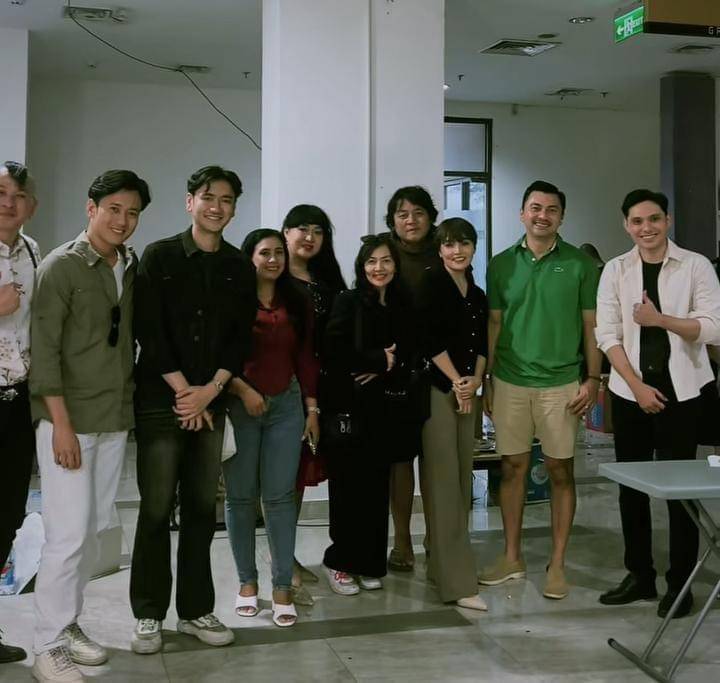 kejutan ultah ke-50 Anjasmara di lokasi syuting