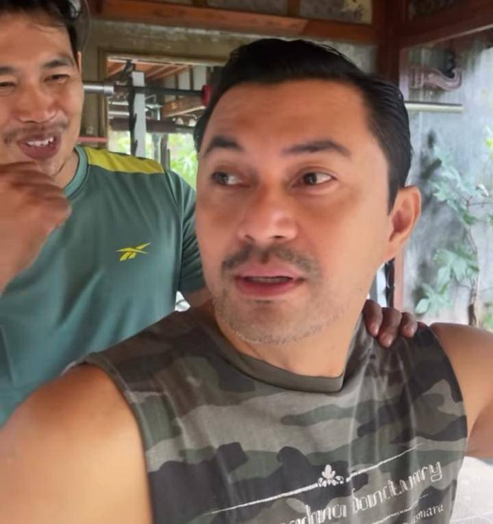 kejutan ultah ke-50 Anjasmara di lokasi syuting