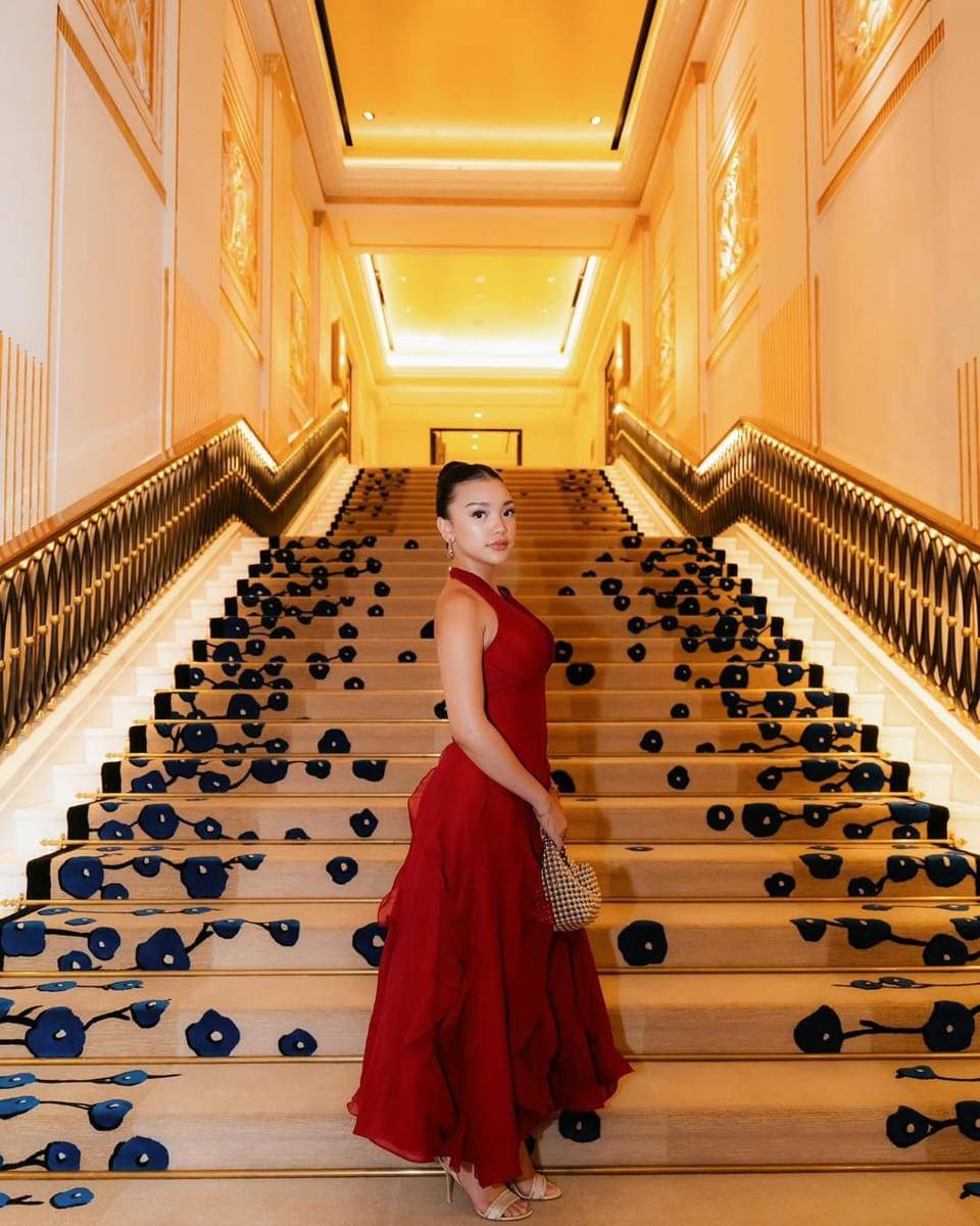 Outfit pakai dress ala Naura Ayu