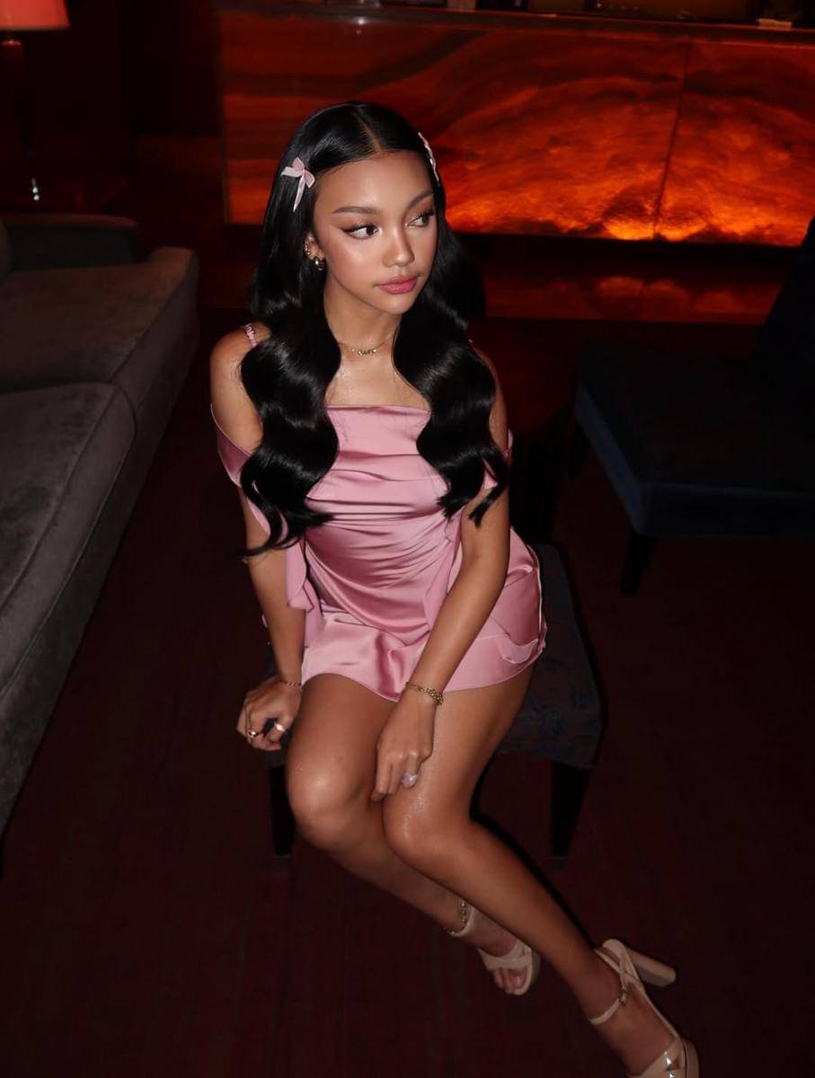 Style pakai dress ala Naura Ayu