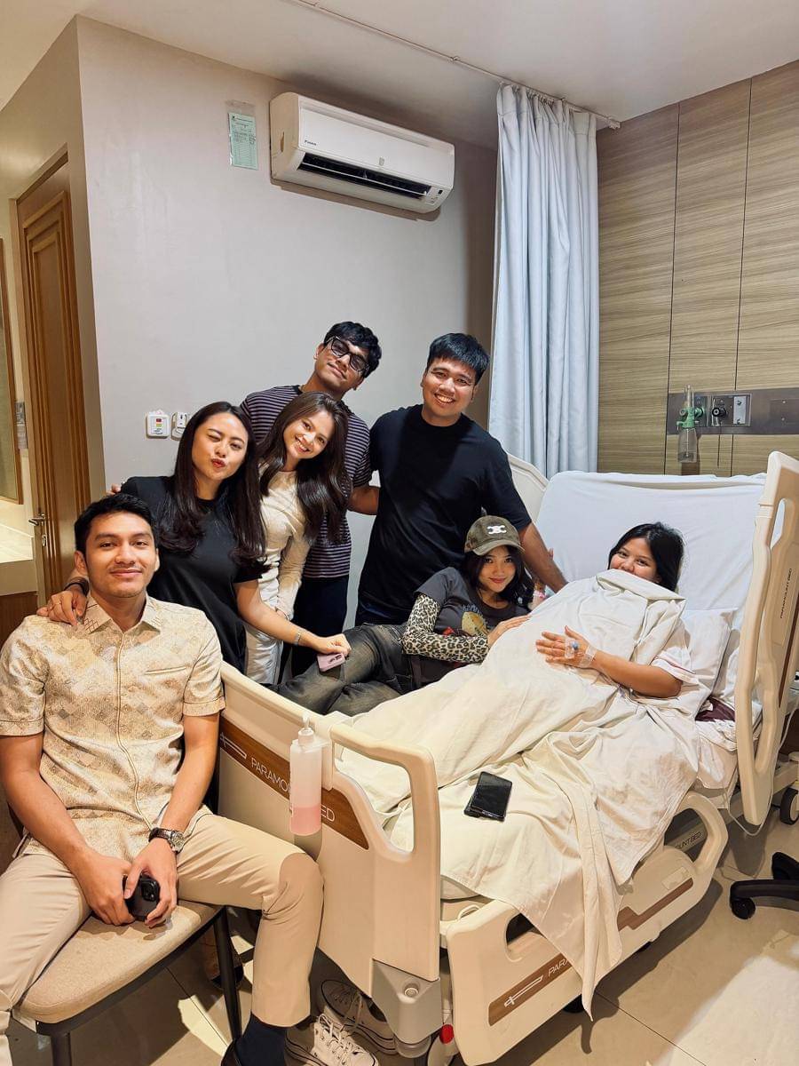 Indah instri Frans Faisal melahirkan