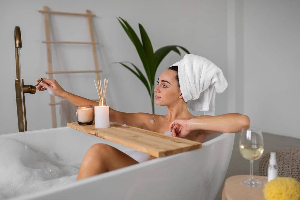 ilustrasi perempuan mandi