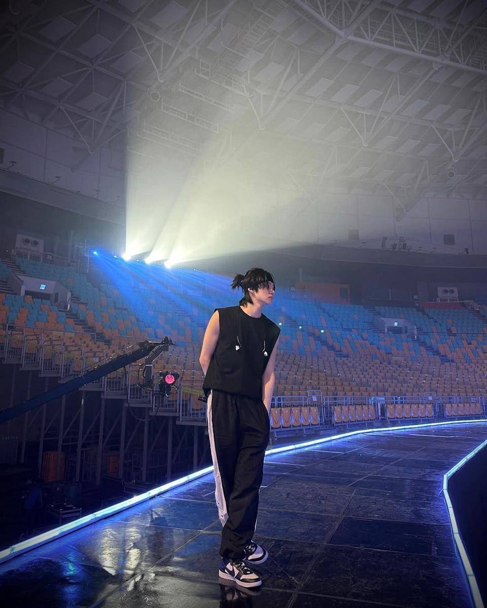 gaya kasual sporty keren ala Yeonjun TXT