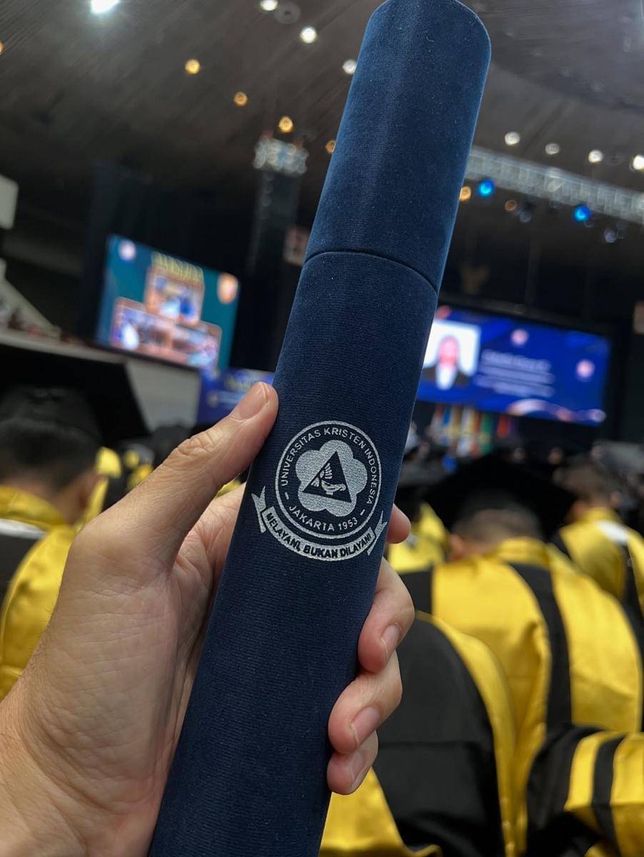 Ferry Salim Wisuda S2 di Usia 58 Tahun