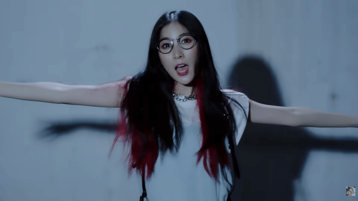 Cuplikan MV MindaRyn - Like Flames