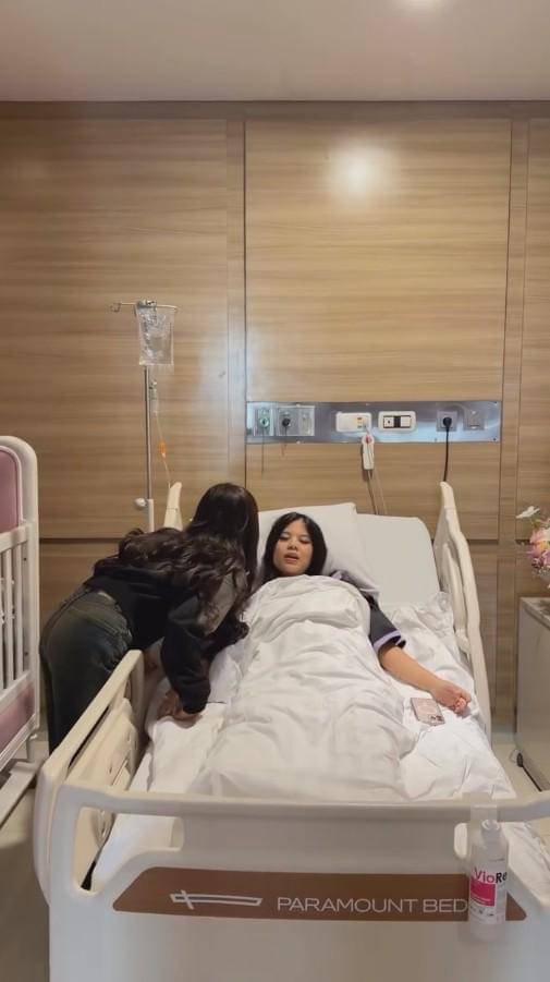 Fuji dan Fadly Jenguk Kakak Ipar