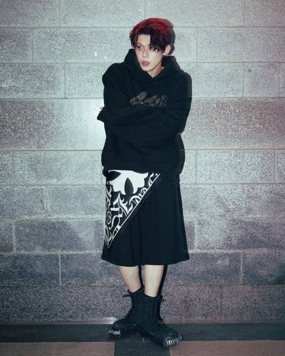 gaya kasual sporty keren ala Yeonjun TXT