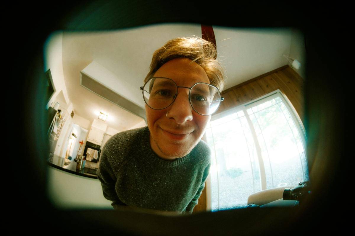 Ilustrasi laki-laki tersenyum