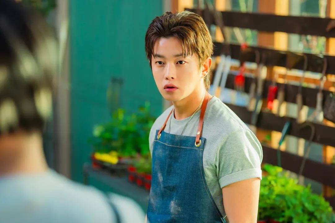 Wang Nam Mo (Kim Min Seok) dalam drakor Typhoon Family 