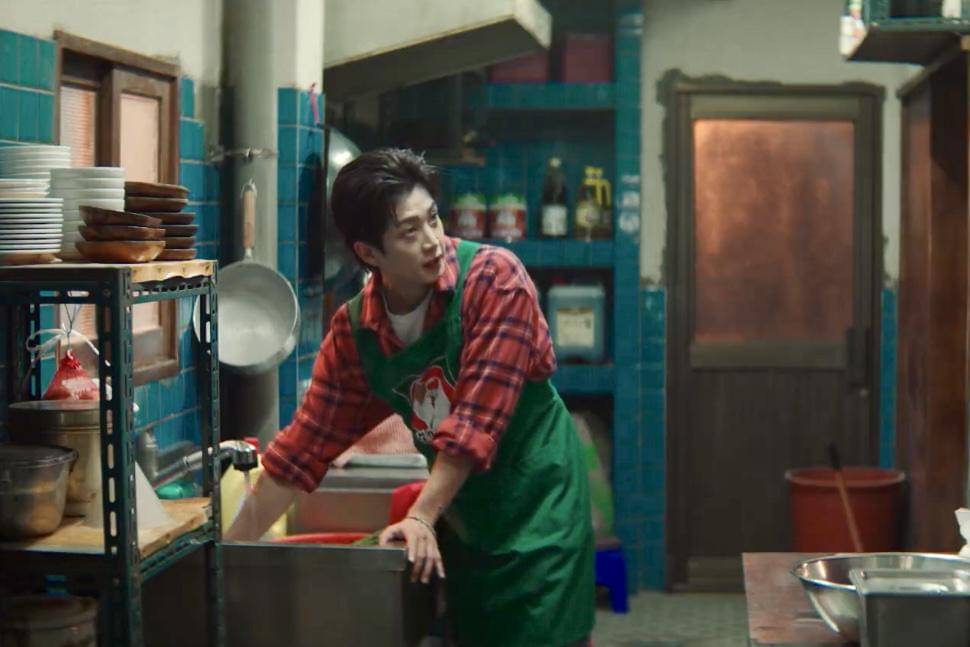 cuplikan drakor Typhoon Family 