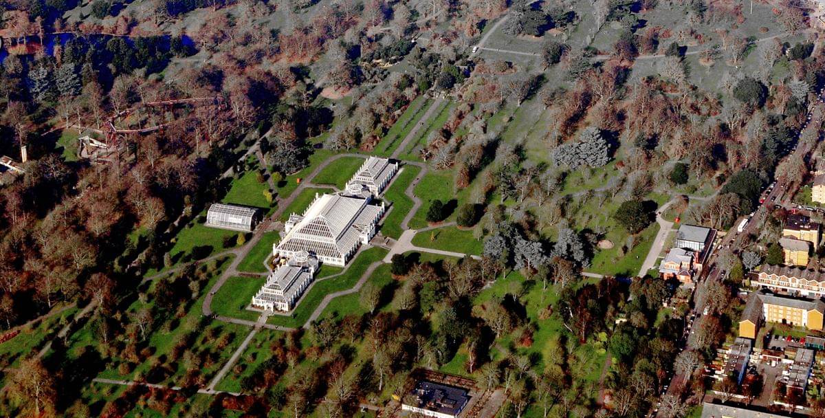potret Kew Gardens dari udara, situs Warisan Dunia UNESCO terbesar di London