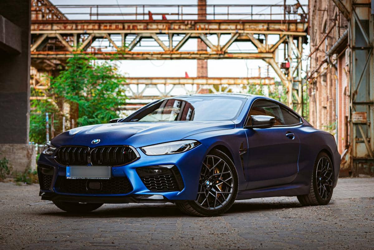 ilustrasi mobil sedan