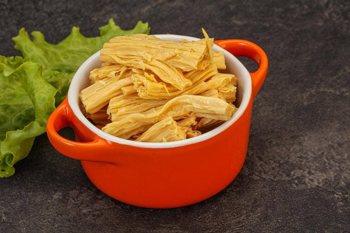 ilustrasi kulit tahu yang direndam