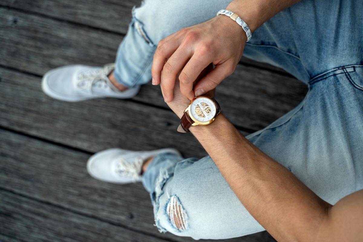 ilustrasi dress watch pria