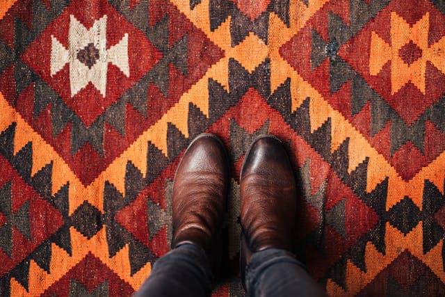 ilustrasi sepatu casual pria