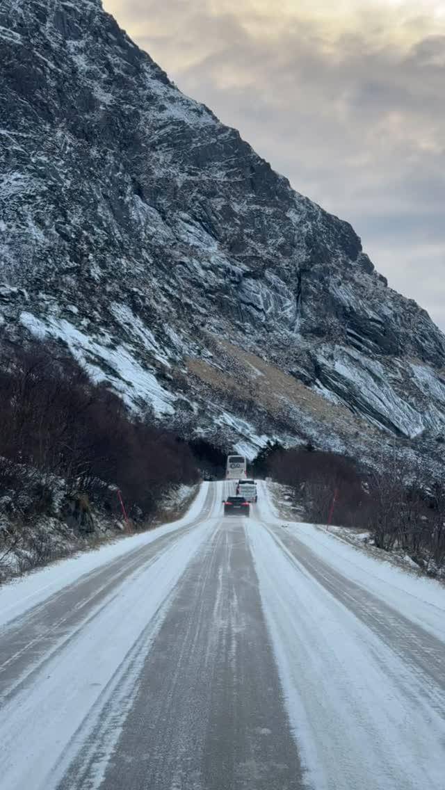 potret Enzy Storia dan sahabat mengunjungi Kepualauan Lofoten