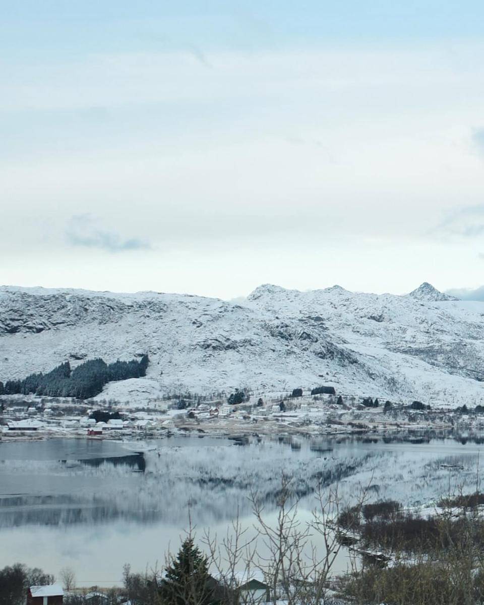 potret Enzy Storia dan sahabat mengunjungi Kepualauan Lofoten