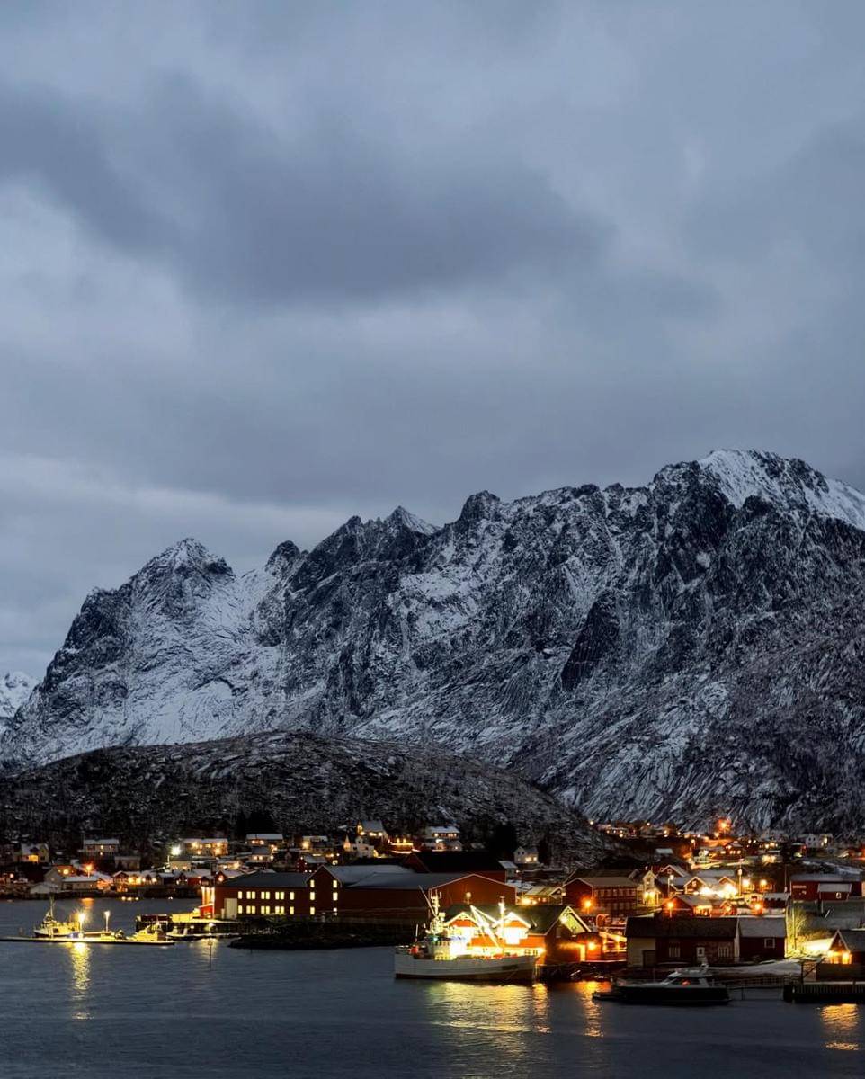 potret Enzy Storia dan sahabat mengunjungi Kepualauan Lofoten