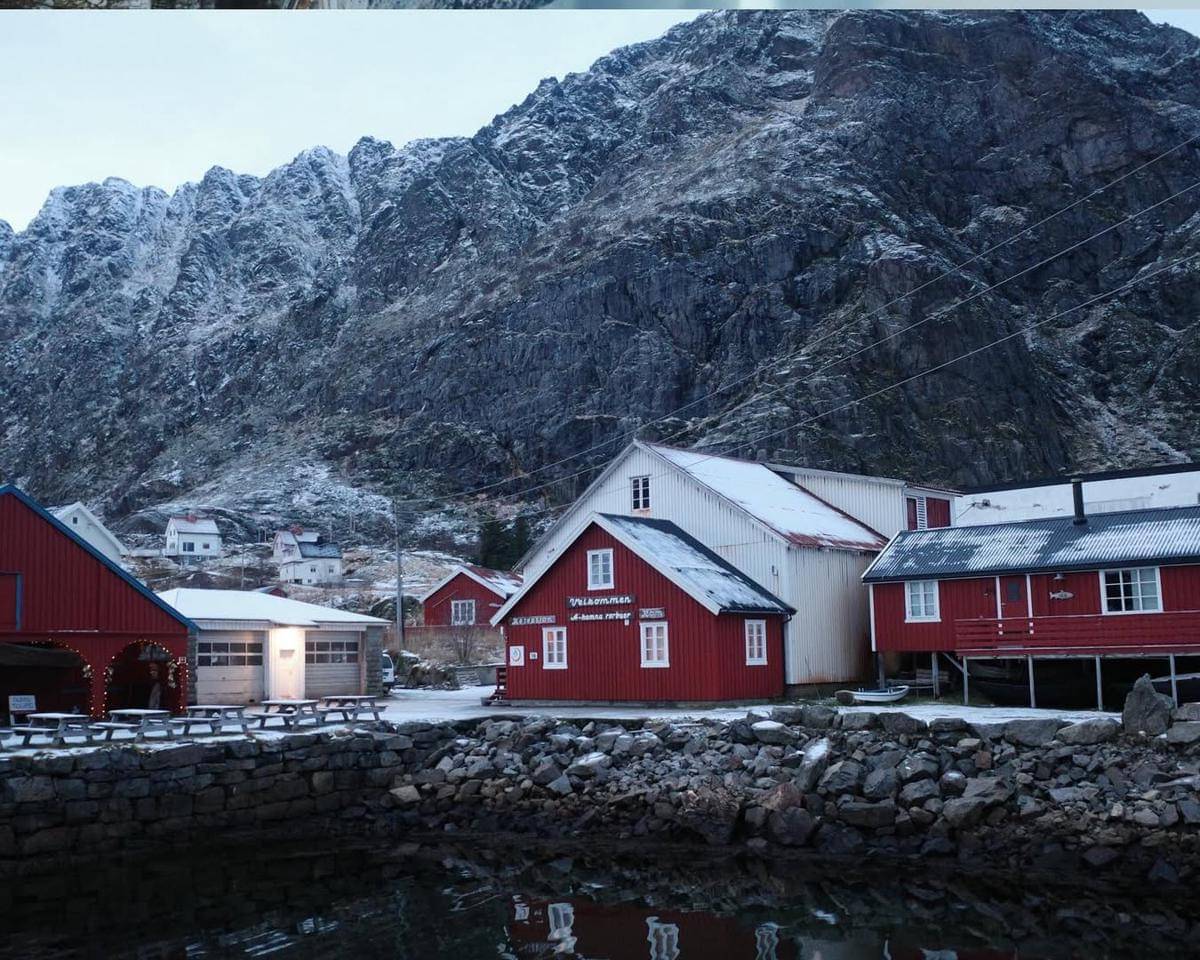 potret Enzy Storia dan sahabat mengunjungi Kepualauan Lofoten