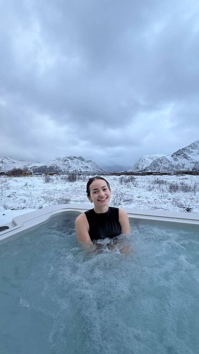 potret Enzy Storia dan sahabat mengunjungi Kepualauan Lofoten