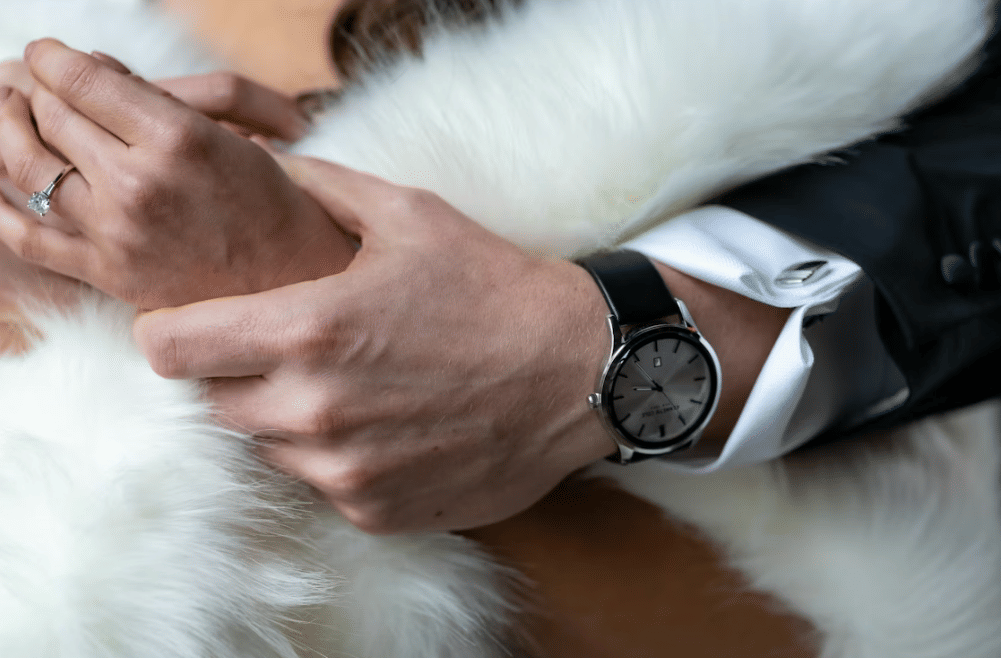 ilustrasi dress watch pria