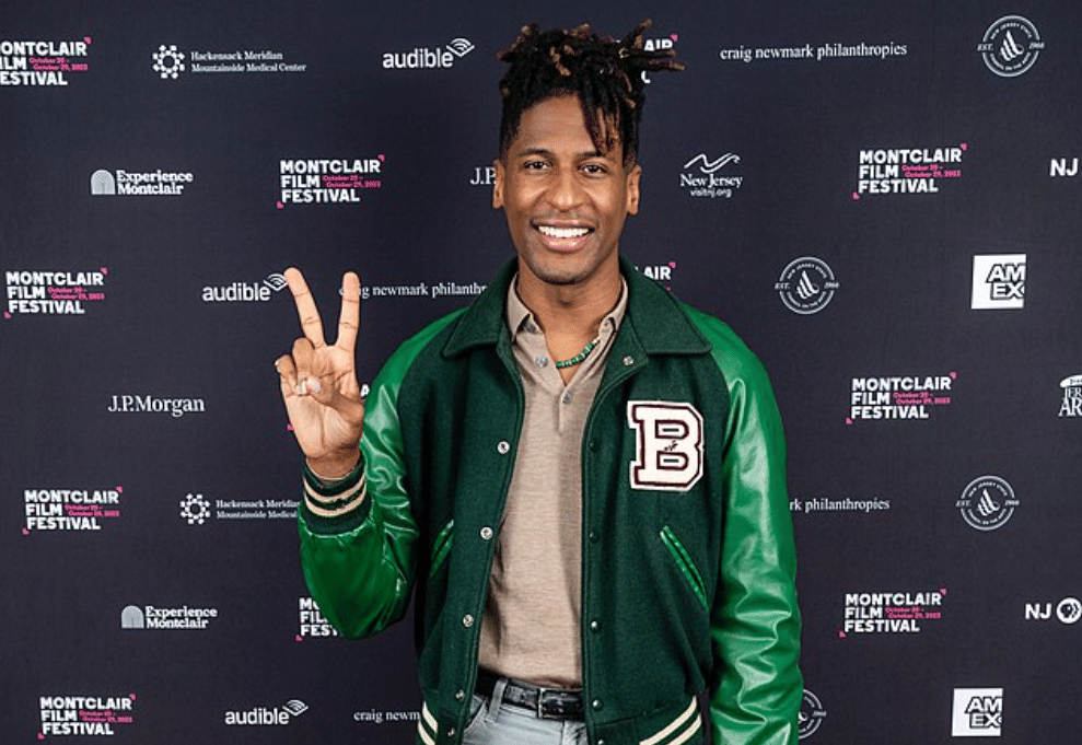 ilustrasi pria dengan jaket varsity