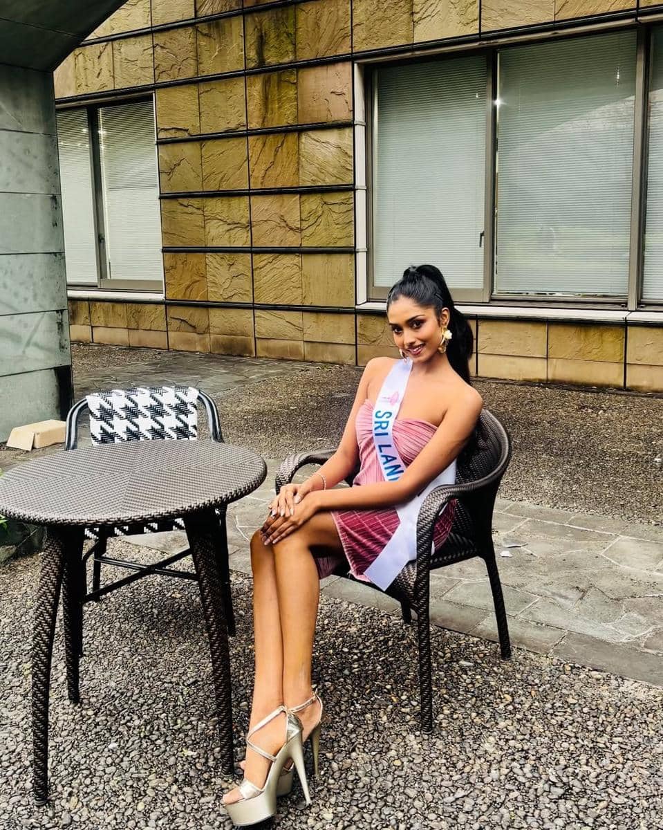 potret Sheneli Romaya, Miss International Sri Lanka 2025 