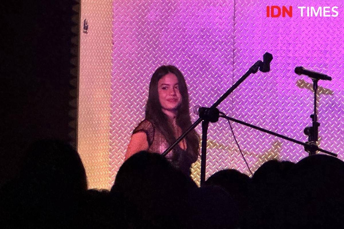 momen konser Greyson Chance pada Jumat (14/11/2025)