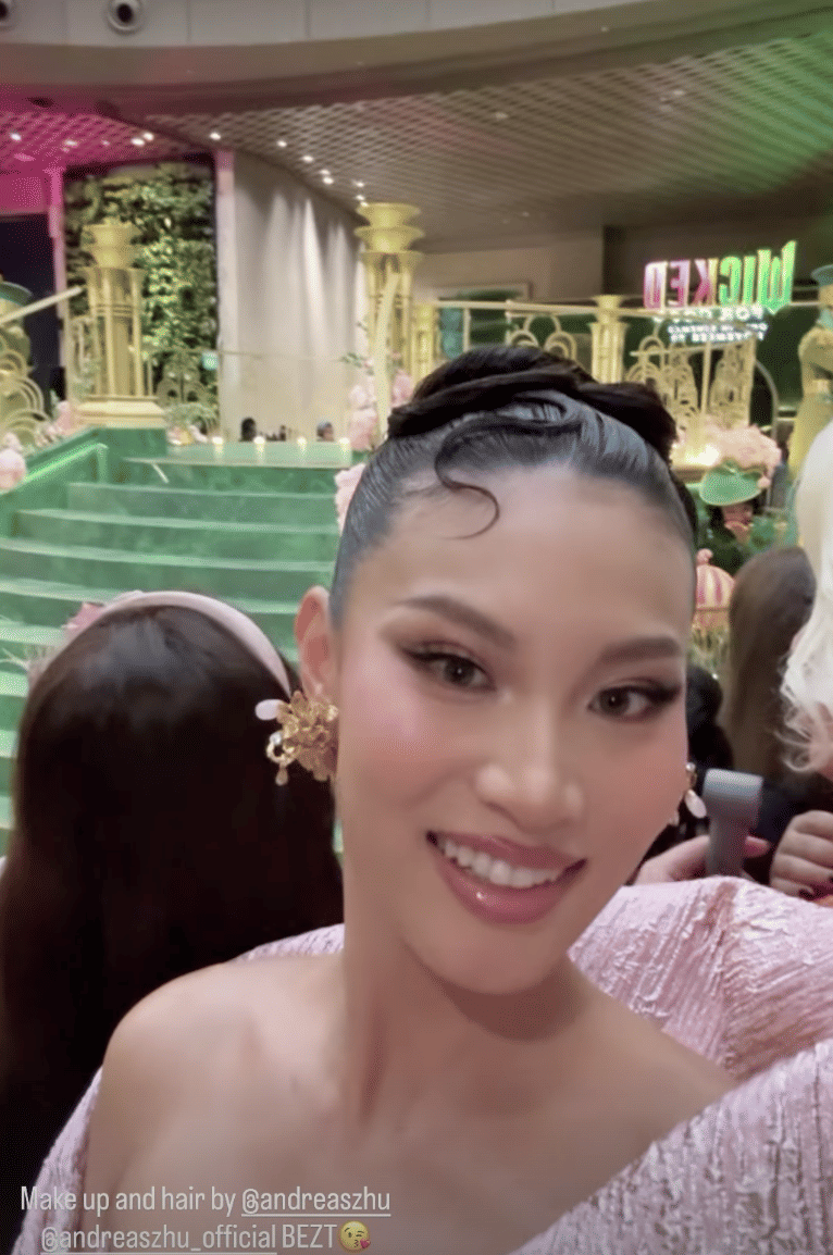 potret Patricia Gouw di premiere film Wicked: For Good Singapura