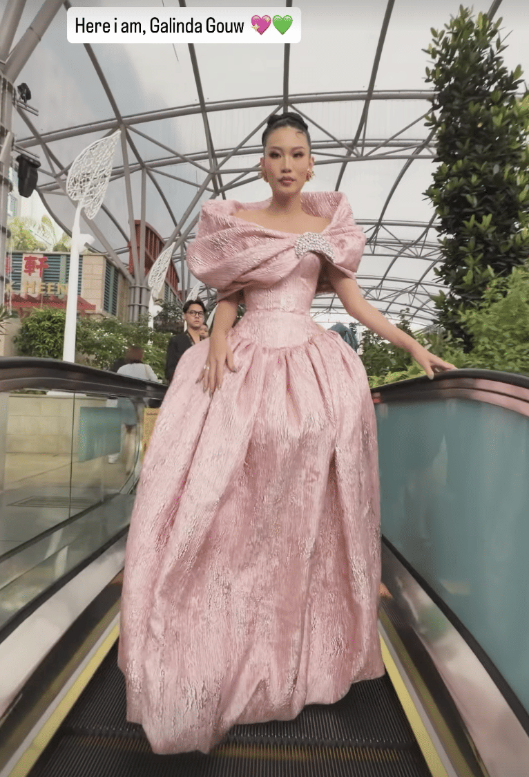 potret Patricia Gouw di premiere film Wicked: For Good Singapura