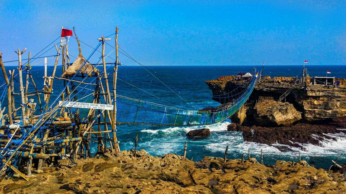 Potret Pantai Timang, Gunung Kidul, Yogyakarta