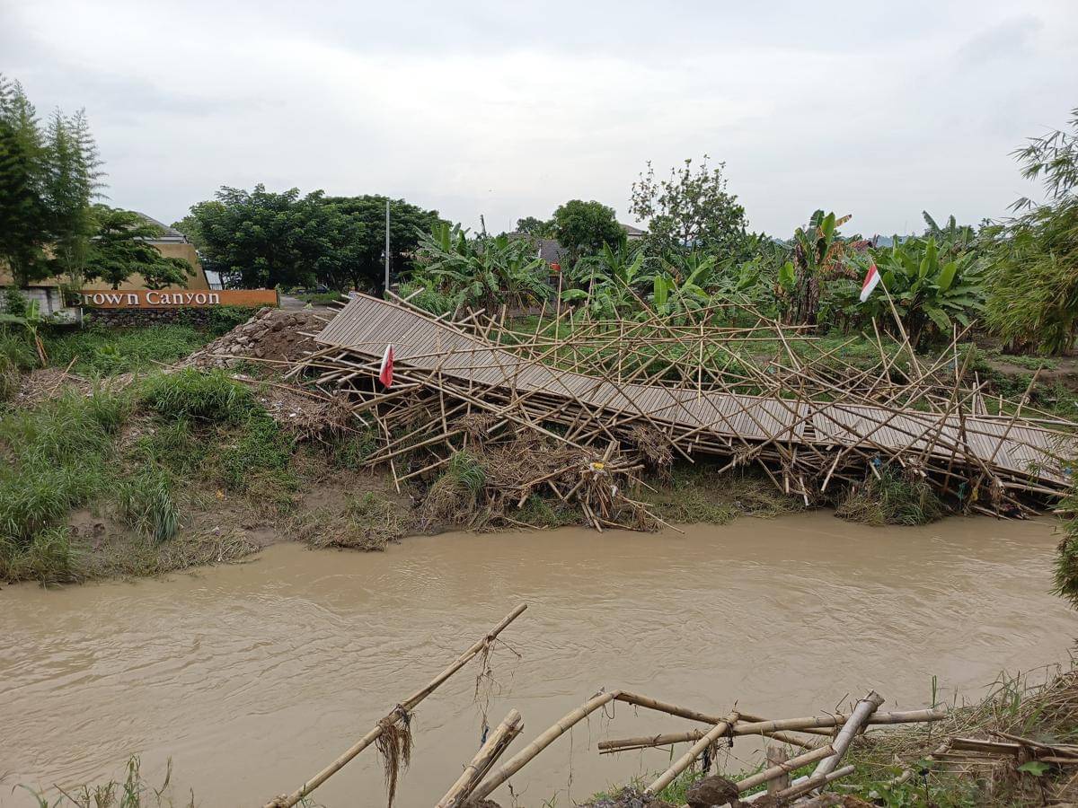 jembatan metro, jembatan darurat, jembatan roboh, jembatan meteseh