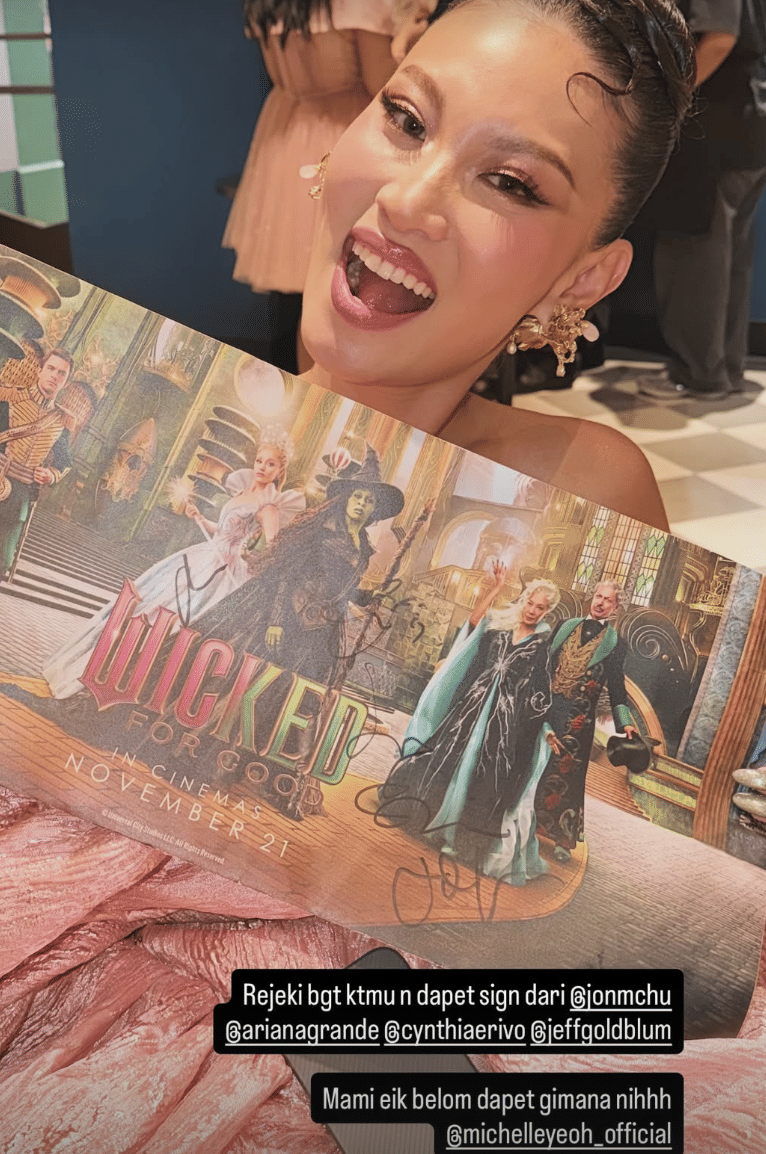potret Patricia Gouw di premiere film Wicked: For Good Singapura