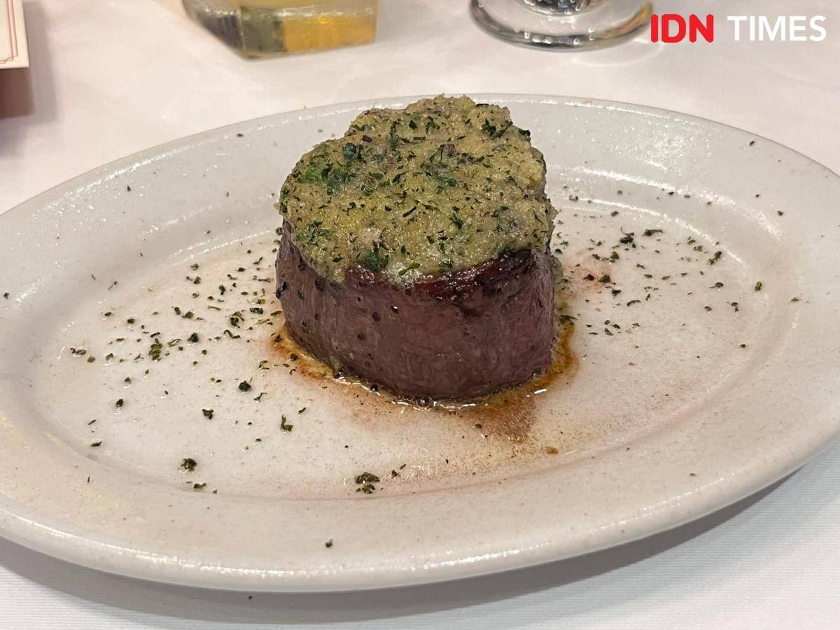 Potret U.S. Petite Filet with Truffle Crust, Ruth's Chris Steak House, Jakarta Selatan