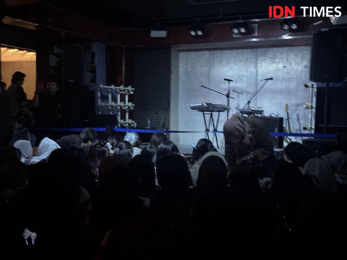 momen konser Greyson Chance pada Jumat (14/11/2025)