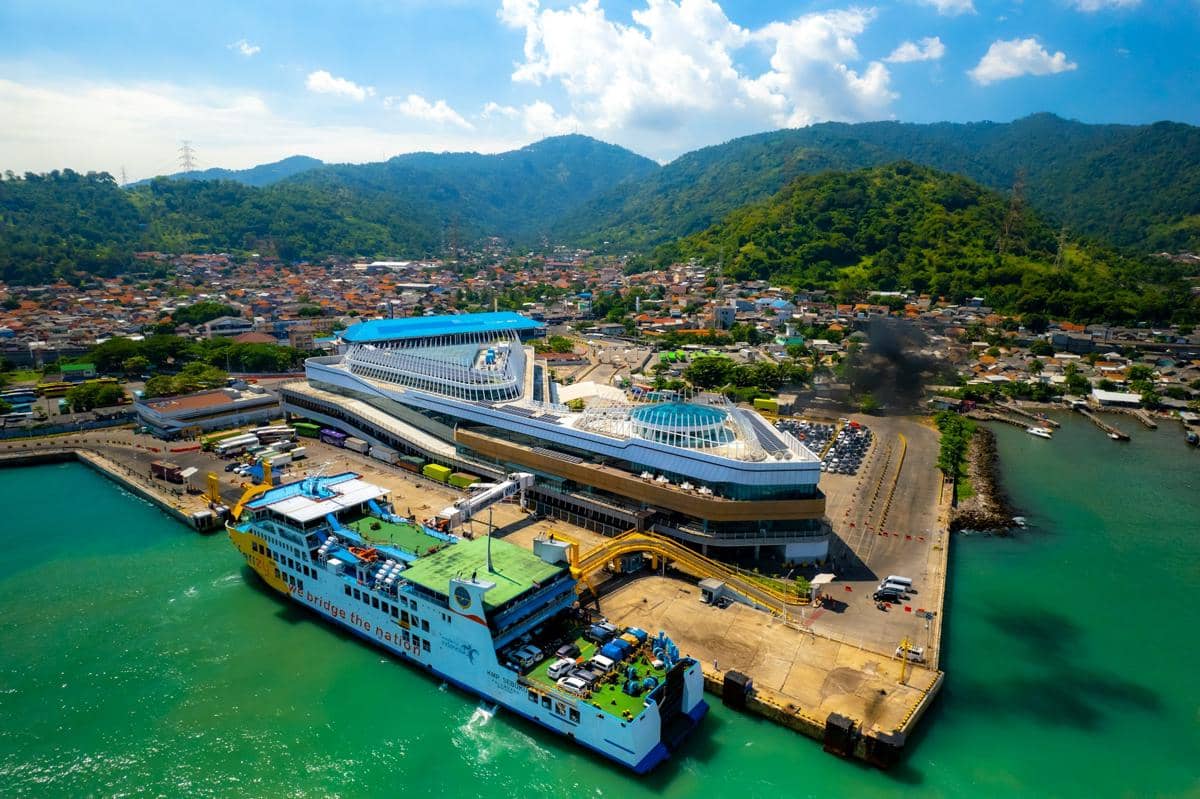 Potret Pelabuhan Merak, Cilegon, Banten