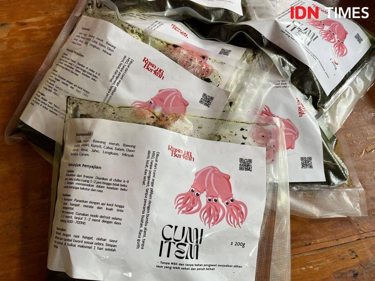 Produk Cumi Item dari UMKM Rasa yg Berkah yang siap kirim ke luar kota. (IDN Times/Dhana Kencana)