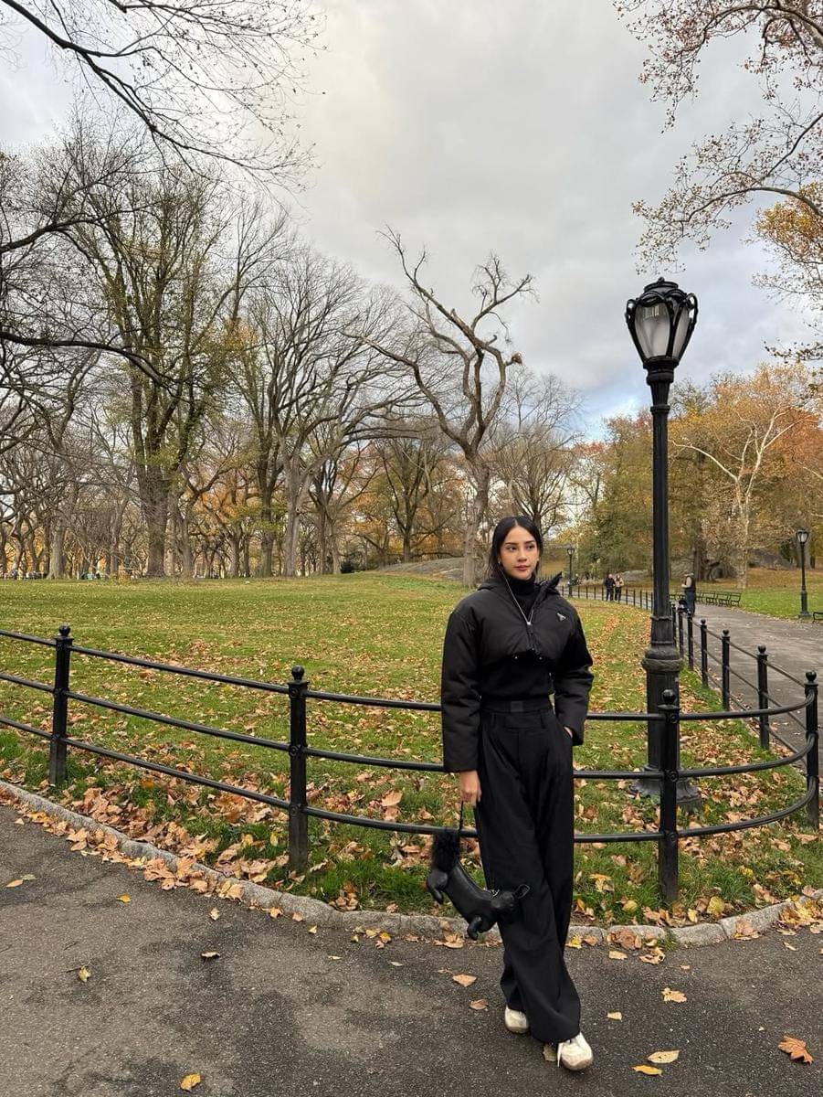potret Anya Geraldine liburan musim gugur ke New York