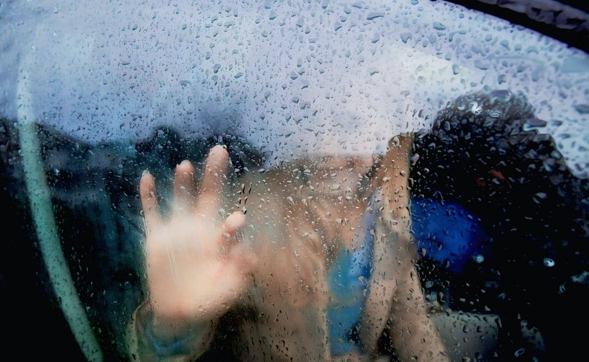 ilustrasi kaca mobil berembun (freepik.com/freepik)