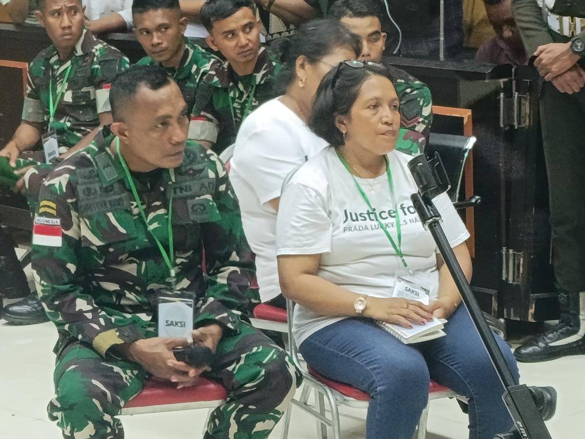 Keluarga Prada Lucky ingin pengadilan militer memberikan hukuman mati terhadap para terdakwa. (IDN Times/Putra Bali Mula)