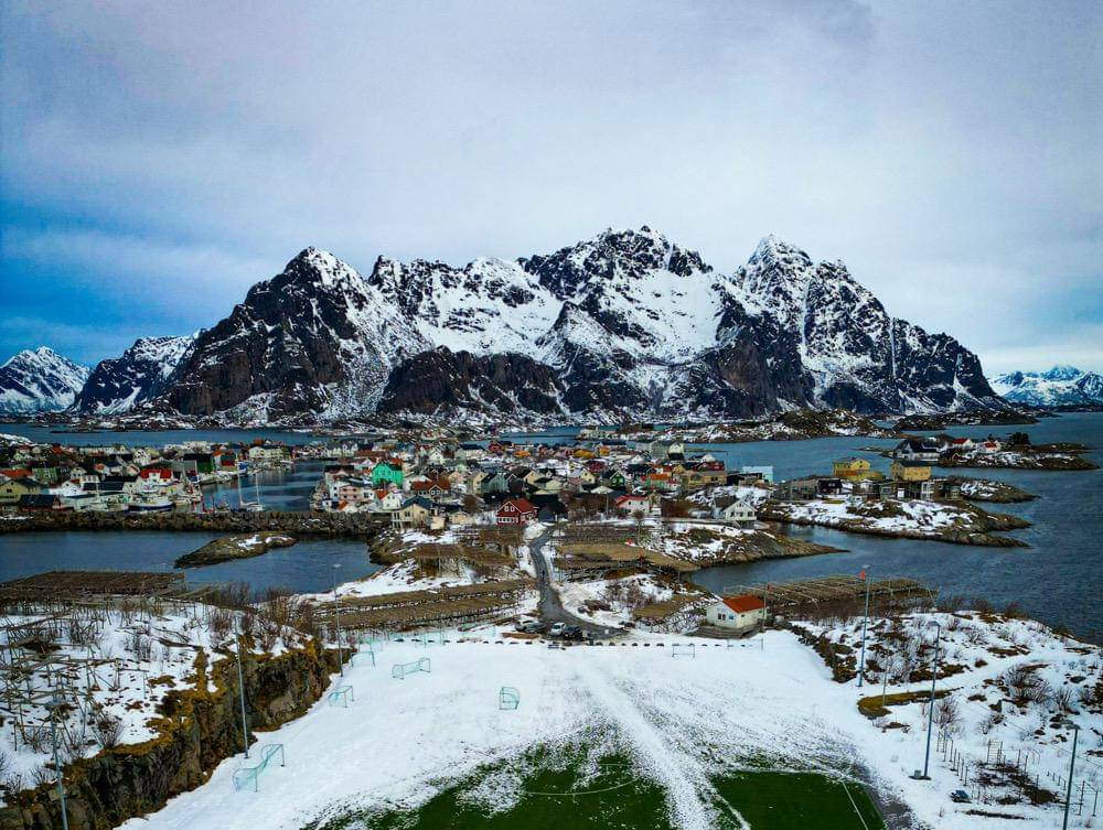 ilustrasi pemandangan di Lofoten Island