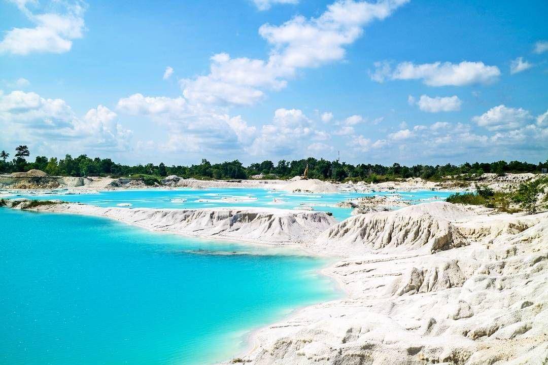 Potret Danau Biru Kaolin yang terletak di Bangka Tengah 