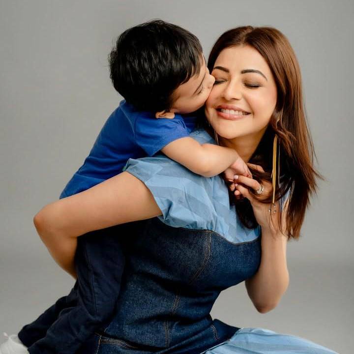 Kajal Aggarwal dan anaknya