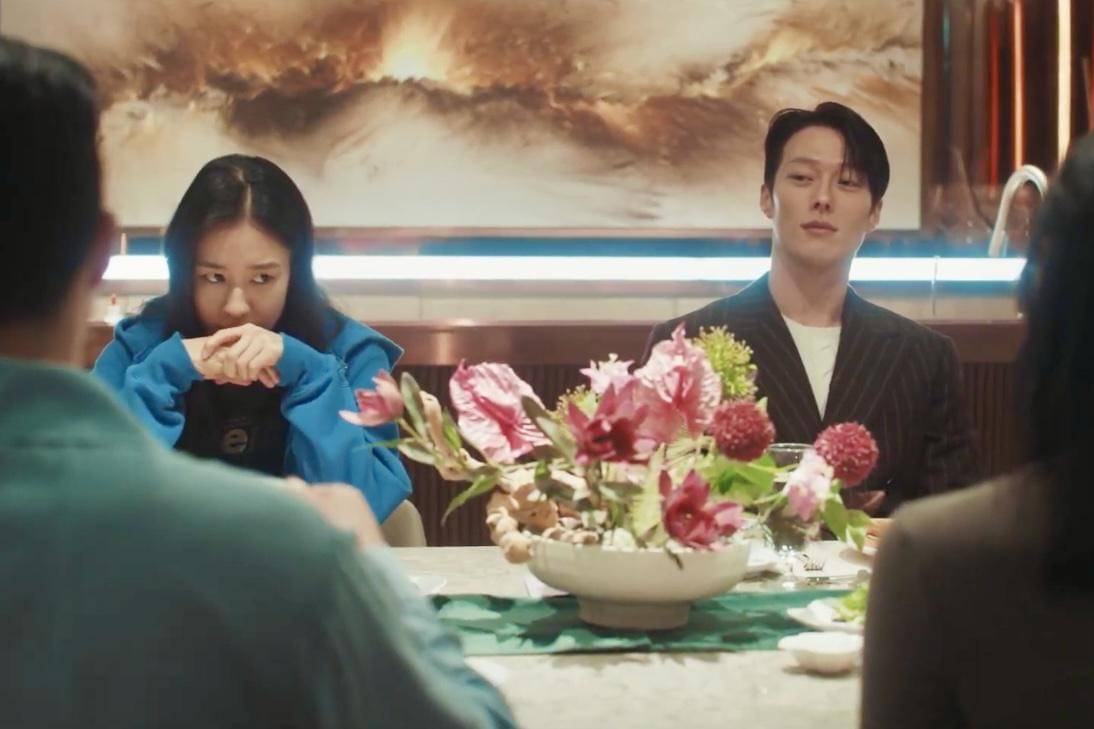 Go Da Rim (Ahn Eun Jin) dan Gong Ji Hyeok (Jang Ki Yong) dalam drakor Dynamite Kiss 