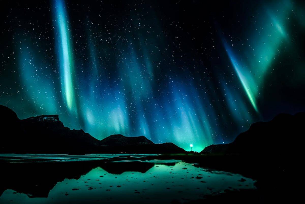 pemandangan aurora borealis dari Lofoten, Norwegia